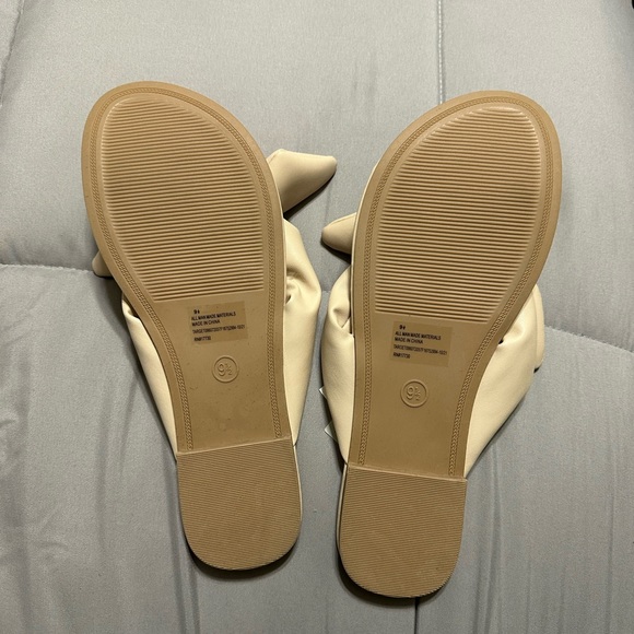 Sandals - Picture 4 of 4